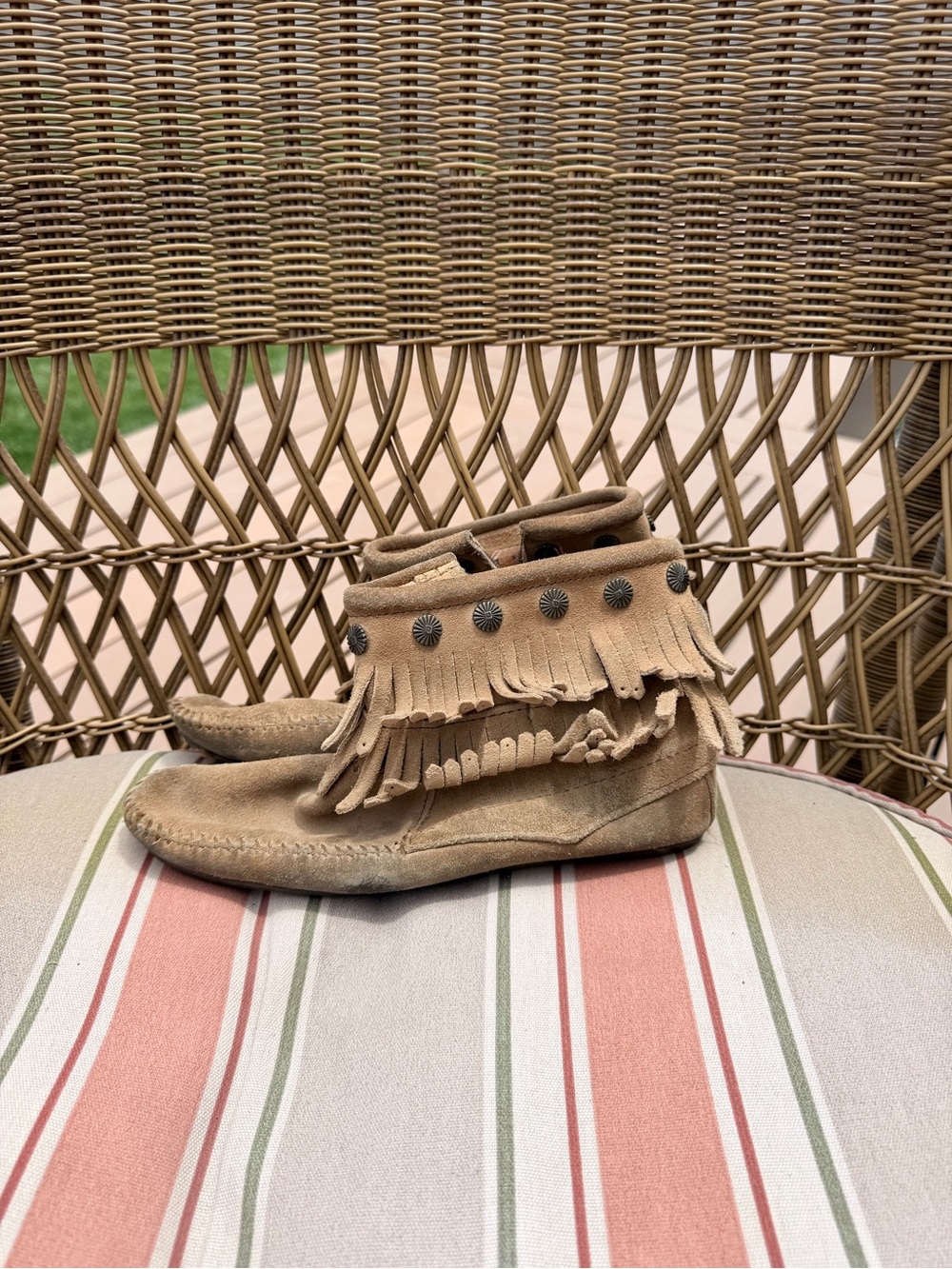 Minnetonka Moccasin Boots size 6.5
